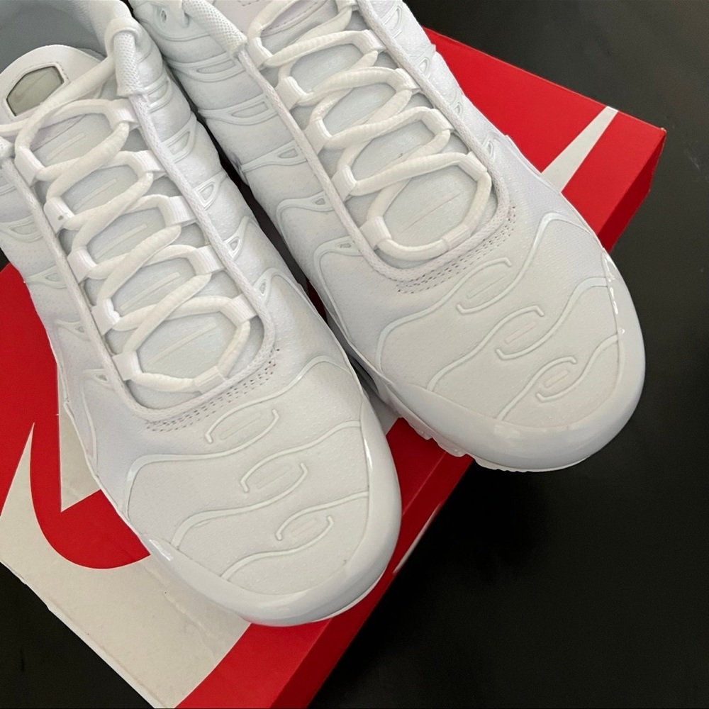 ✔️New✔️ NIKE Air Max Plus GS Triple White - Picture 6 of 10